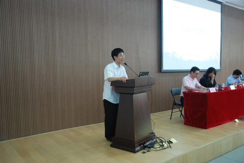 院领导介绍学院情况