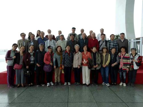 人文退休活动合影1