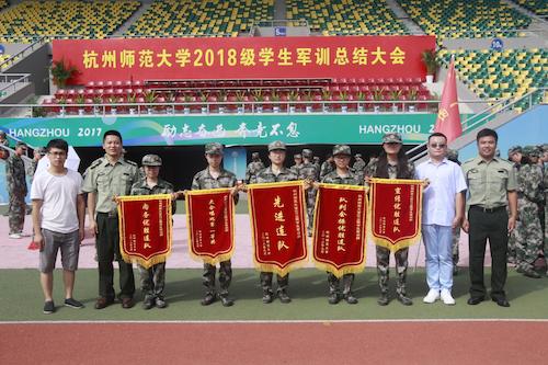 小黄书
取得军训成绩大满贯