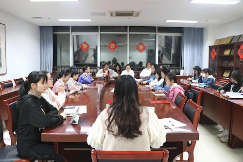 小黄书
组织各班团支书学习党史