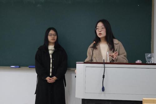 图3 钟依菲学姐进行自我介绍